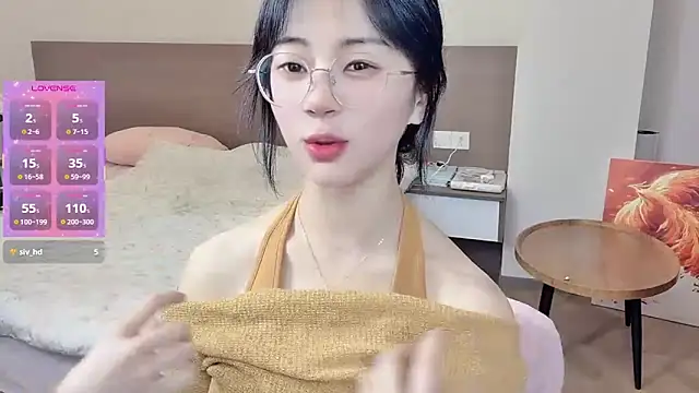 nini a online show from March 17, 9:13 am