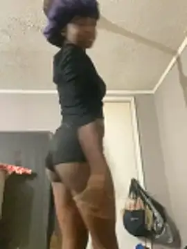 HennessyBaby21 online show from May 4, 5:11 am