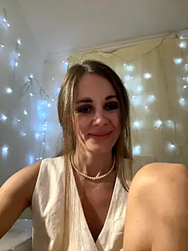 LucieMack online show from November 9, 5:20 pm