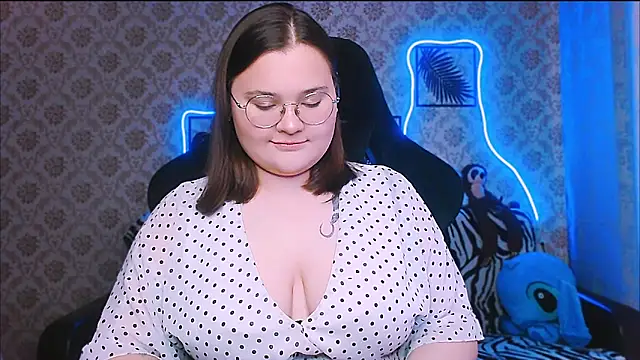 InLoveWithLife26 online show from October 4, 8:42 am