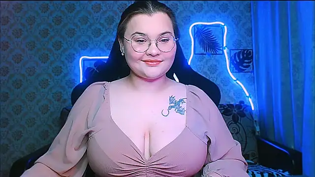 InLoveWithLife26 online show from February 14, 8:00 pm