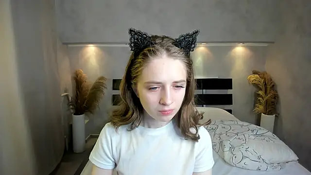 Camilla Kelly online show from October 8, 1:10 am