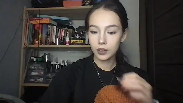 Yuna5343 online show from December 18, 11:20 pm