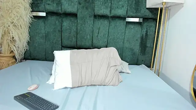 Snapshot of Chloe_jackson25 chatting on September 24, 6:29 pm Chloe jackson25 online show from September 24, 6:29 pm