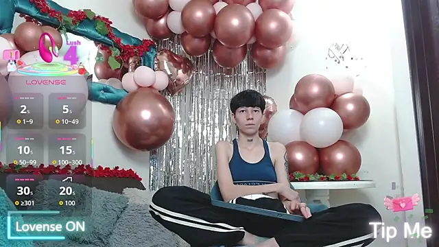 LiamBrown09 online show from February 18, 8:19 pm