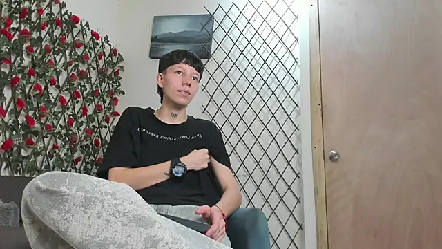 LiamBrown09 online show from June 23, 7:34 pm