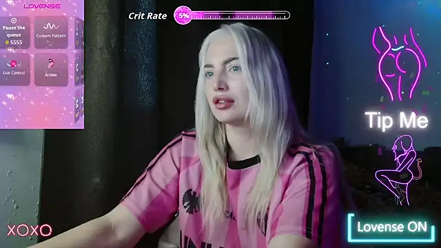 Snapshot of SpaceMarsi chatting on October 28, 2:17 am SpaceMarsi online show from October 28, 2:17 am