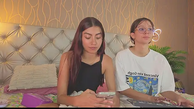 Naughty Couple83 online show from July 31, 8:43 pm