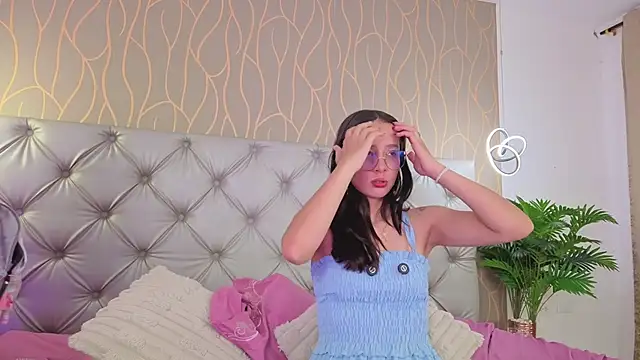 Naughty Couple83 online show from June 18, 7:19 pm