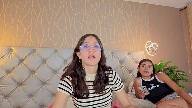 Naughty Couple83 online show from August 6, 8:38 pm