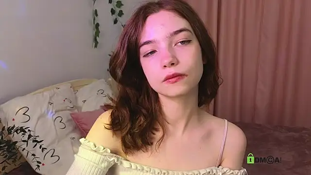 Snapshot of Evi_Brook chatting on October 12, 1:35 pm Evi Brook online show from October 12, 1:35 pm
