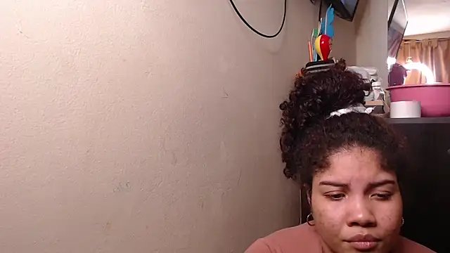 Snapshot of madelene chatting on September 23, 4:32 am madelene online show from September 23, 4:32 am