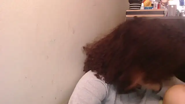 Snapshot of madelene chatting on October 10, 4:39 am madelene online show from October 10, 4:39 am
