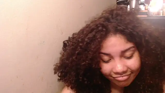 Snapshot of madelene chatting on October 6, 3:45 am madelene online show from October 6, 3:45 am
