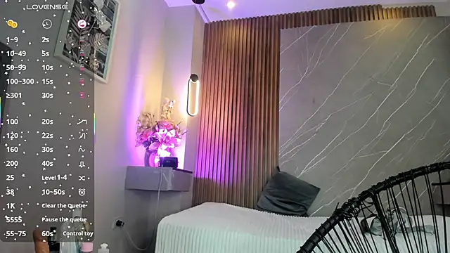 Snapshot of emma__rose1 chatting on October 12, 2:47 am emma rose1 online show from October 12, 2:47 am