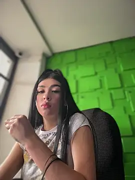 Linda LS online show from March 10, 5:28 pm