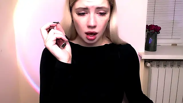 AliceHotty  online show from November 8, 11:15 am