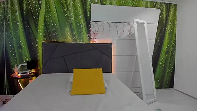 HollyTailors online show from July 31, 5:30 am