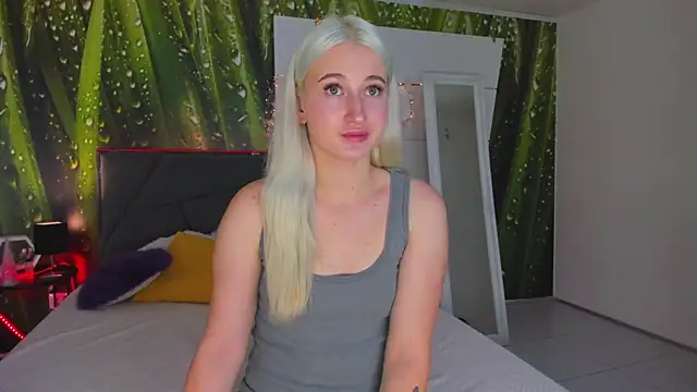 HollyTailors online show from October 29, 1:04 pm