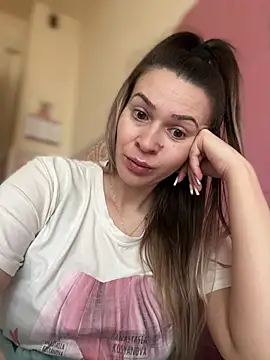 iSelena online show from March 19, 9:02 am