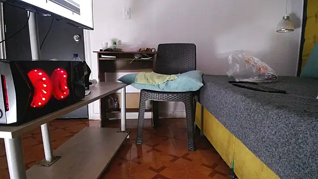 LADY-IN-BLACK online show from October 31, 5:06 pm