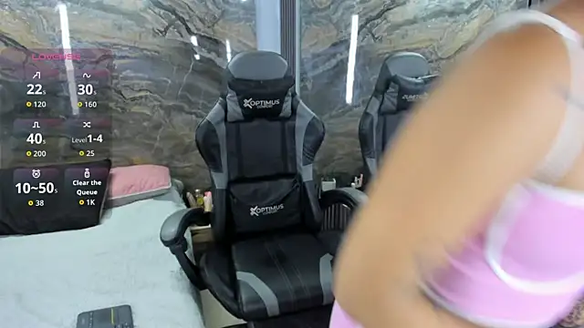 Gretchenn online show from November 13, 8:08 pm