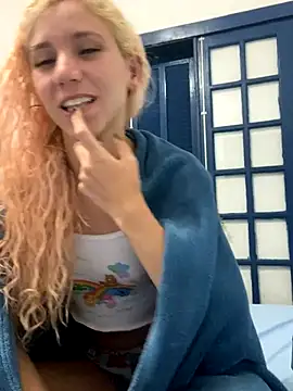 Snapshot of Bruna551 chatting on October 9, 3:21 am Bruna551 online show from October 9, 3:21 am