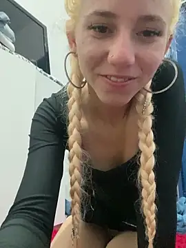 Snapshot of Bruna551 chatting on October 18, 4:26 am Bruna551 online show from October 18, 4:26 am