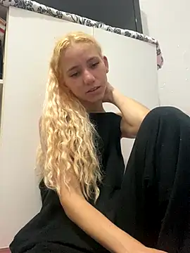 Snapshot of Bruna551 chatting on October 19, 5:04 pm Bruna551 online show from October 19, 5:04 pm