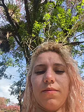 Snapshot of Bruna551 chatting on October 12, 6:32 pm Bruna551 online show from October 12, 6:32 pm