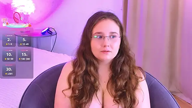 Snapshot of VelvetVixenCute chatting on October 16, 6:05 am VelvetVixenCute online show from October 16, 6:05 am
