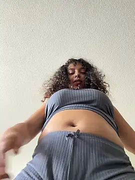 allybluee777 online show from April 29, 5:30 pm