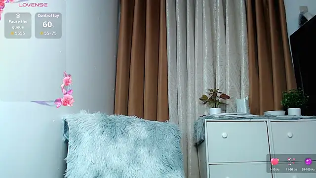 Snapshot of _Jenniyah_ chatting on October 1, 1:10 am Jenniyah online show from October 1, 1:10 am