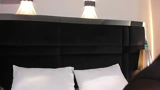 CarolineLee  online show from April 29, 10:37 pm
