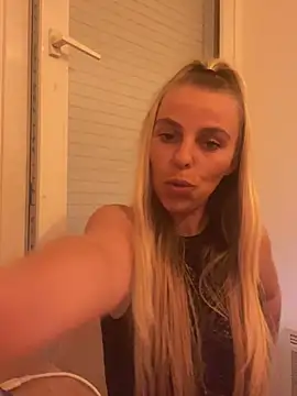 BrumeLove online show from June 4, 7:18 pm