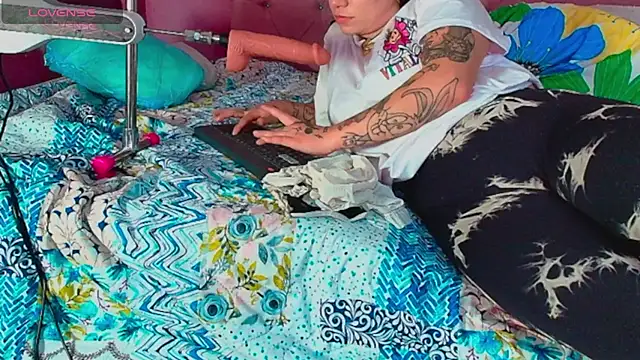 Lali HOtt online show from September 29, 7:30 pm