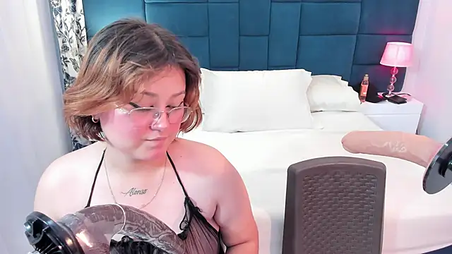 isa grey  online show from November 15, 4:02 am