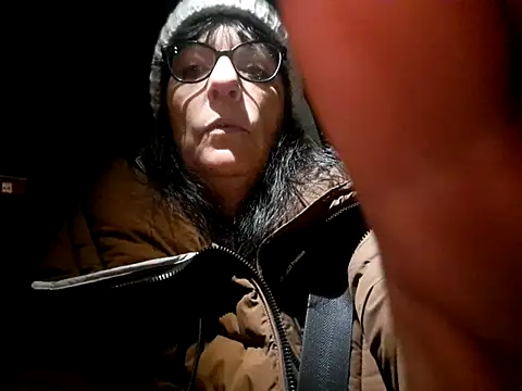 honey47 online show from January 6, 4:43 pm