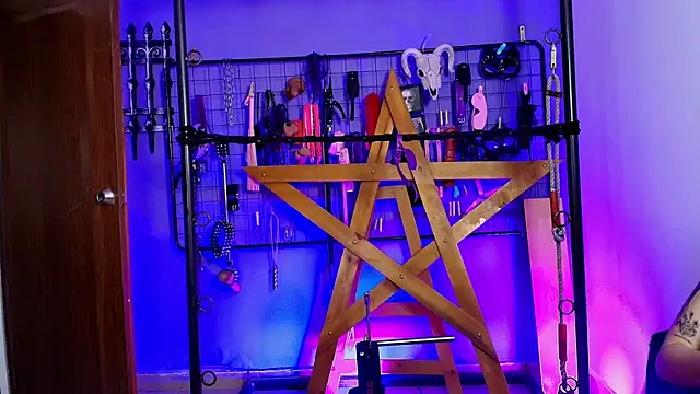 Snapshot of Misstresss_aurora_bdsm chatting on October 3, 6:02 pm Misstresss aurora bdsm online show from October 3, 6:02 pm