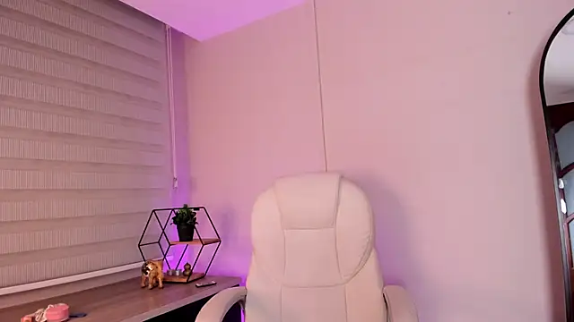 Emma  clark  online show from October 22, 12:43 pm