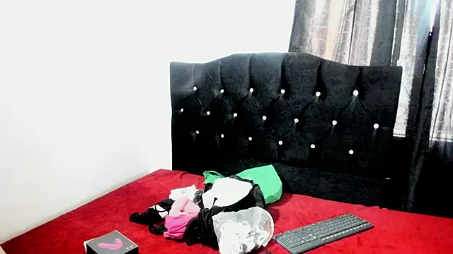 Pamela Courson online show from October 29, 1:04 pm