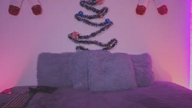 Lolarosesxs online show from December 1, 9:28 pm