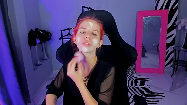 NitaNihil online show from October 29, 7:05 pm