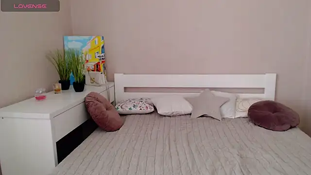 SelinLi online show from June 17, 9:54 am