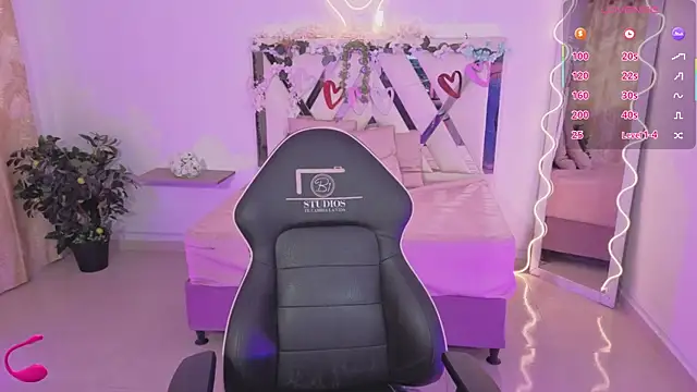 ZURY TAY online show from November 19, 11:43 am