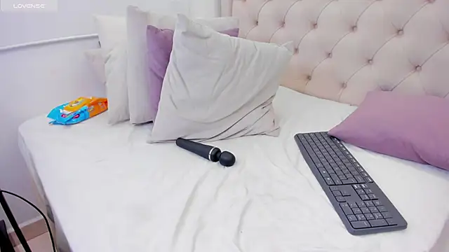 sarah ashbourne online show from October 18, 6:42 pm