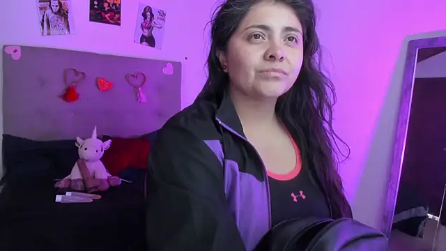 TifanyAmazinng online show from February 14, 1:35 pm