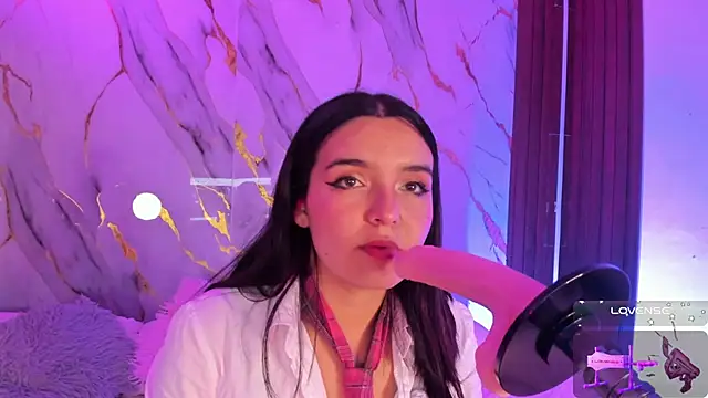 alicecute77 online show from November 24, 2:46 am