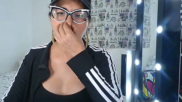 SweetCatheryne online show from August 3, 12:03 am