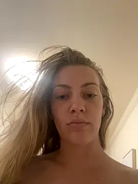 blondebaddi online show from November 18, 7:48 pm